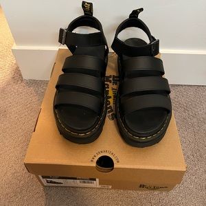 BLAIRE HYDRO LEATHER STRAP SANDALS - USED